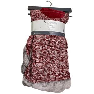 Koolaburra by UGG Christmas Cable knit Tree Skirt 54” round red & white NWT